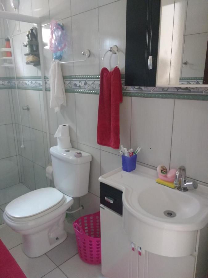 Um Quarto Em Casa Agradavel Pereque Buitenkant foto