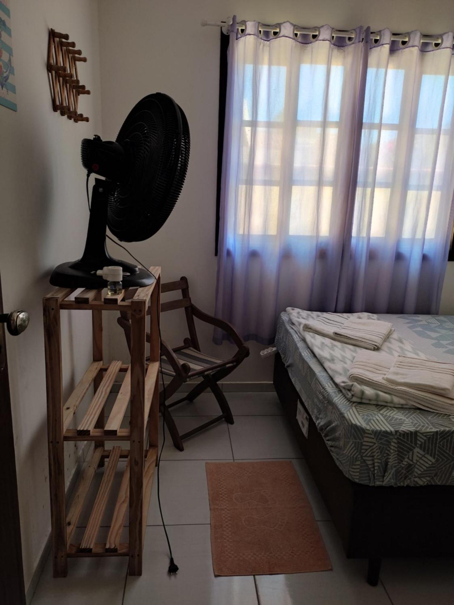 Um Quarto Em Casa Agradavel Pereque Buitenkant foto