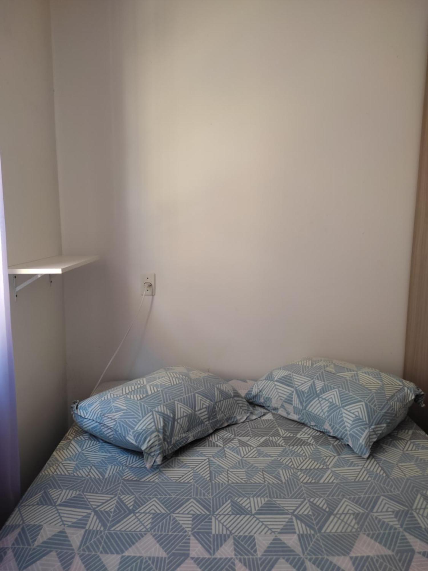 Um Quarto Em Casa Agradavel Pereque Buitenkant foto